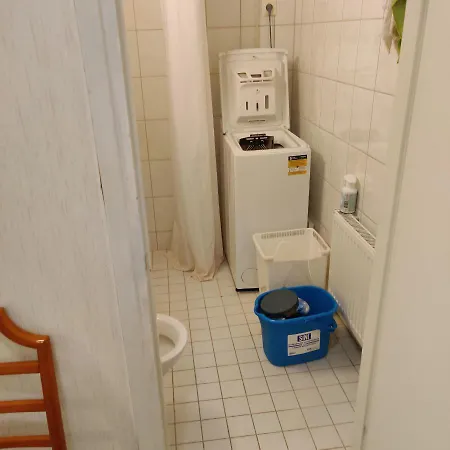 Small Two Inexpensive Apt Near Centre Of Apartment *